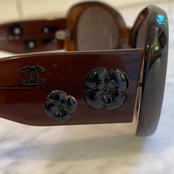 Chanel Camelia Sunglasses - Picture 1 of 7